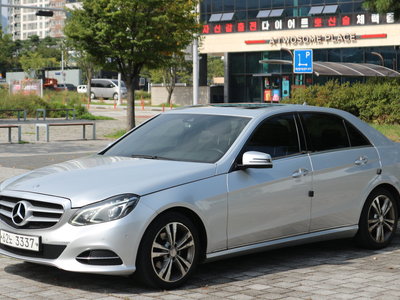 MERCEDES-BENZ E-CLASS - 2