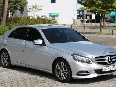 MERCEDES-BENZ E-CLASS - 4