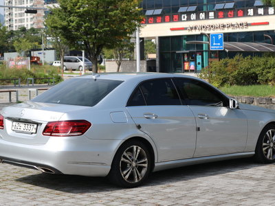 MERCEDES-BENZ E-CLASS - 6