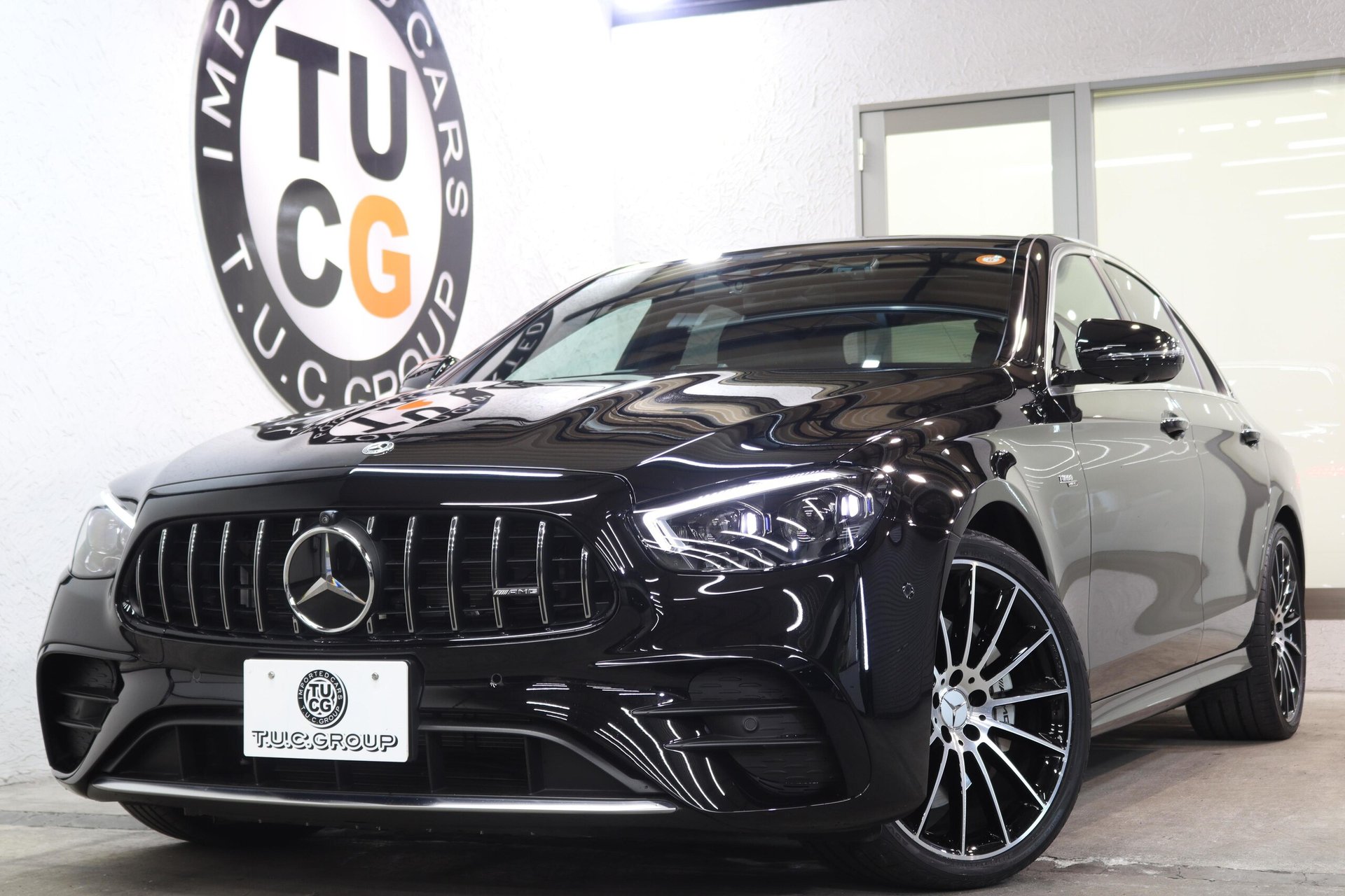 MERCEDES-BENZ E-CLASS AMG - View 1