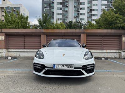 PORSCHE PANAMERA - 1