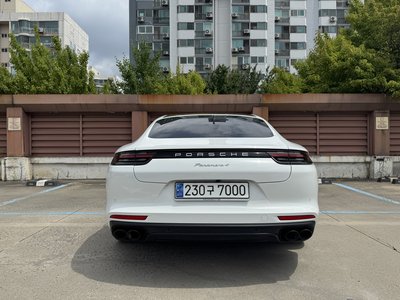 PORSCHE PANAMERA - 8