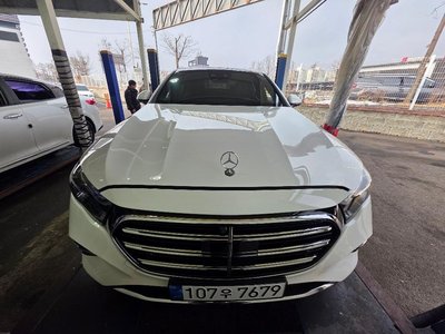 MERCEDES-BENZ E-CLASS - 1