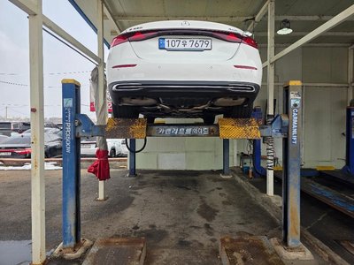 MERCEDES-BENZ E-CLASS - 2