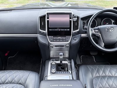 TOYOTA LAND CRUISER 200 - 5