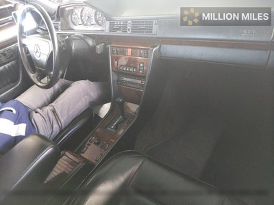 MERCEDES-BENZ E-CLASS - 3