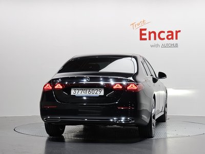 2025 Mercedes-BENZ E-CLASS photo 4
