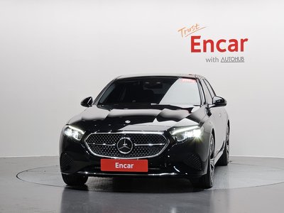 2025 Mercedes-BENZ E-CLASS photo 2