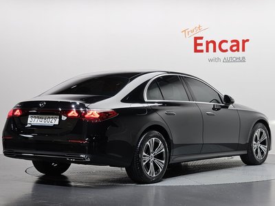 2025 Mercedes-BENZ E-CLASS photo 3