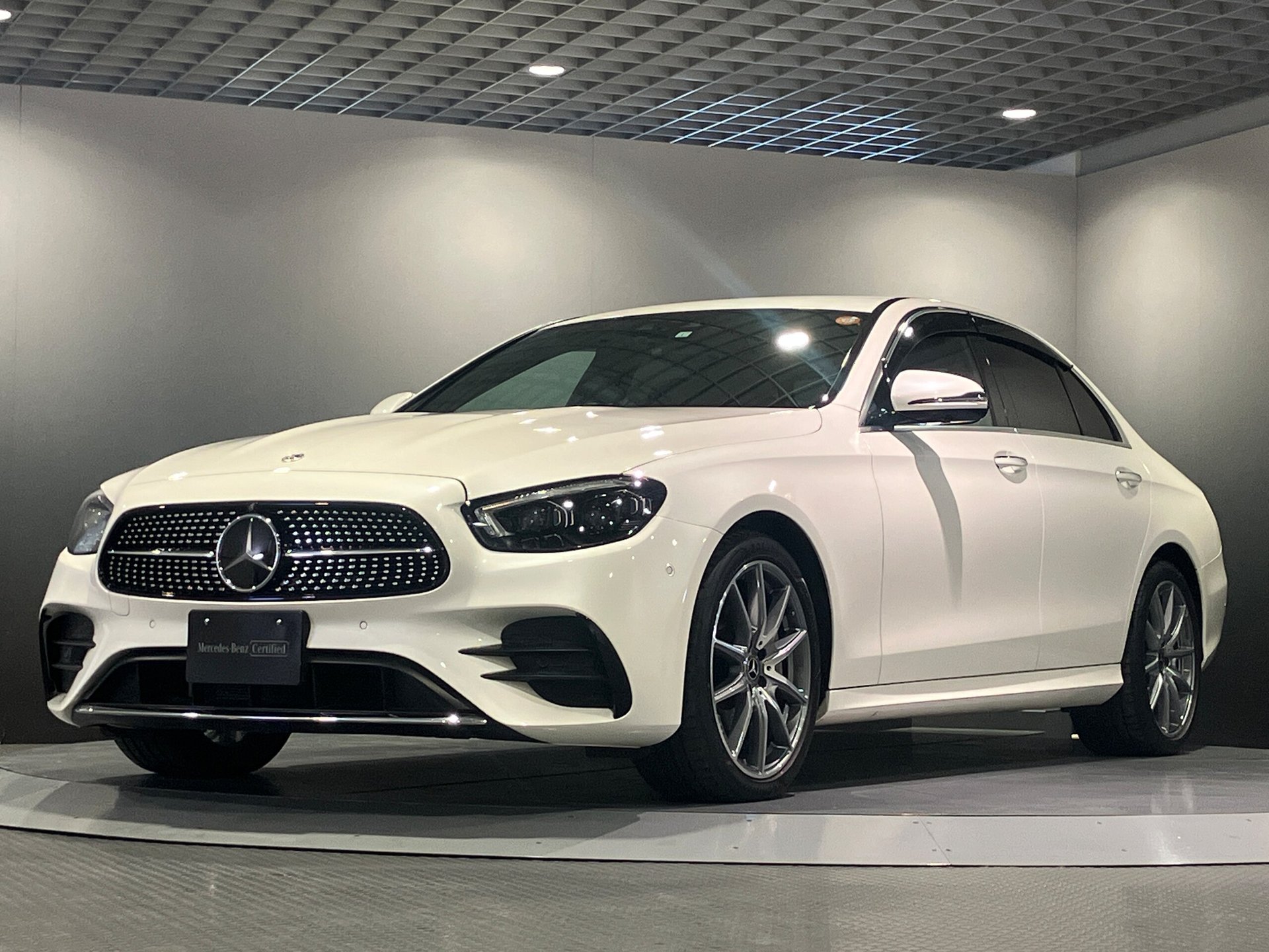 MERCEDES-BENZ E-CLASS - View 1