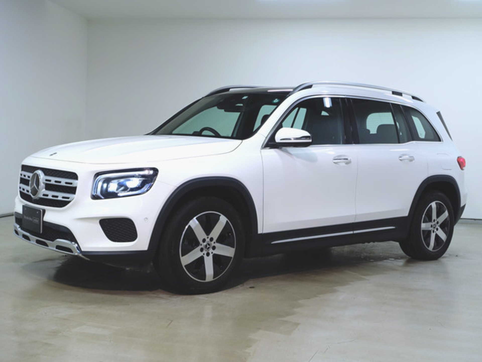 MERCEDES-BENZ GLB - View 1