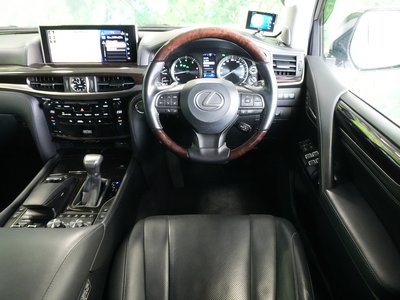 LEXUS LX - 7