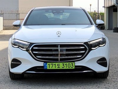 MERCEDES-BENZ E-CLASS - 1