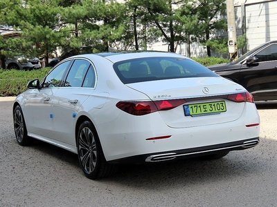 MERCEDES-BENZ E-CLASS - 2