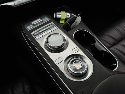 صورة 9 لـ 2021 Genesis GV70