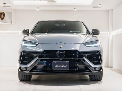 LAMBORGHINI URUS - 3