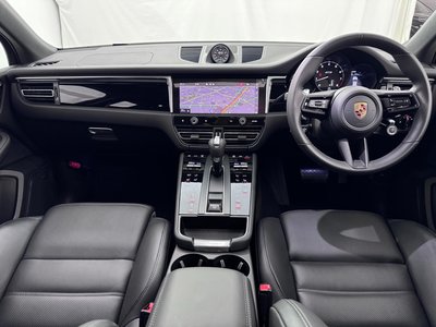 PORSCHE MACAN - 8