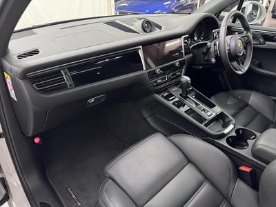 PORSCHE MACAN - 10