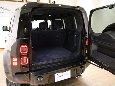 LAND ROVER DEFENDER - 10