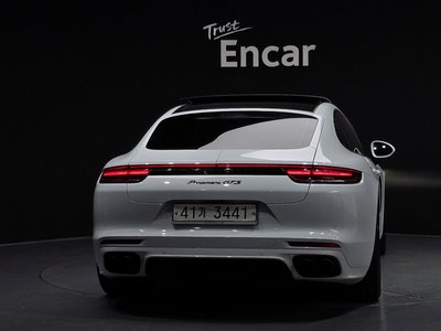 PORSCHE PANAMERA - 4