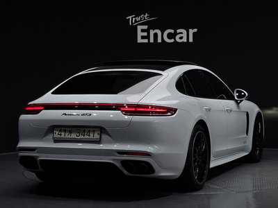 PORSCHE PANAMERA - 3