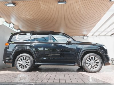 TOYOTA LAND CRUISER - 7