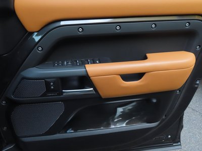 LAND ROVER DEFENDER - 4