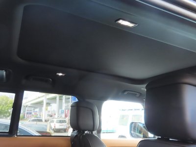 LAND ROVER DEFENDER - 9