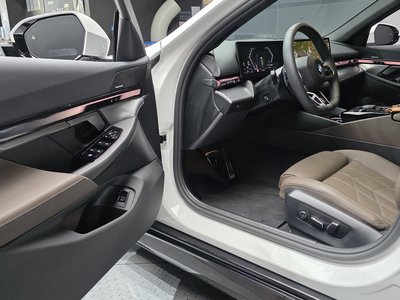 صورة مصغرة 13 لـ 2025 BMW 5 SERIES