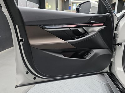 صورة مصغرة 14 لـ 2025 BMW 5 SERIES
