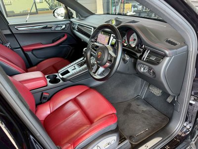 PORSCHE MACAN - 2