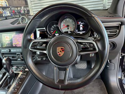 PORSCHE MACAN - 3