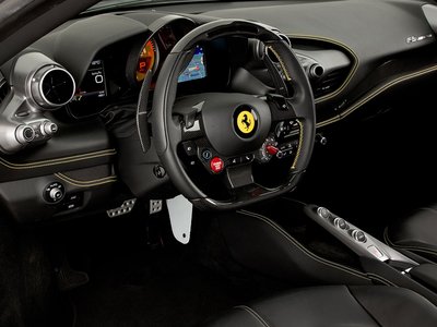 FERRARI F8 TRIBUTO - 3