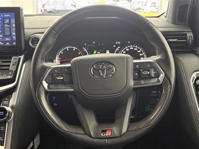 TOYOTA LAND CRUISER 300 - 7