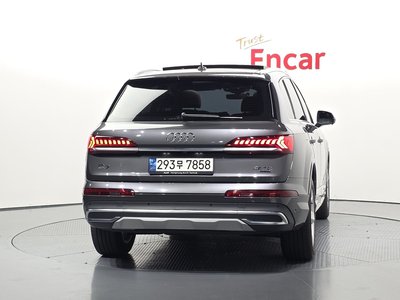 صورة 4 لـ 2021 AUDI Q7