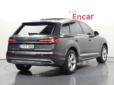 صورة 3 لـ 2021 AUDI Q7