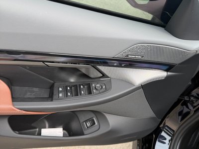 2025 BMW 5 SERIES — фото 9