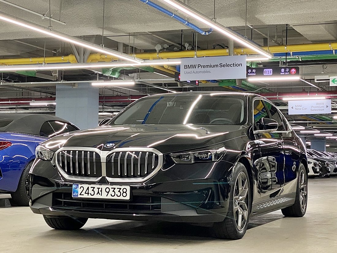 BMW 5 SERIES - View 1