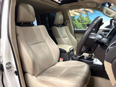 TOYOTA LAND CRUISER PRADO - 9