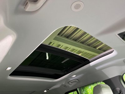 LAND ROVER DEFENDER - 7