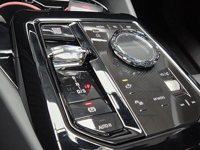صورة 9 لـ 2025 BMW 5 SERIES
