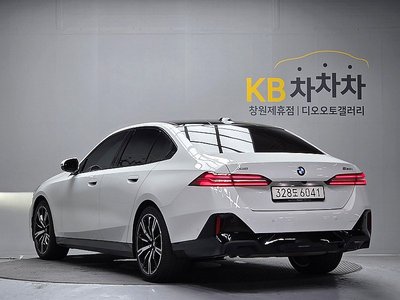 صورة 4 لـ 2025 BMW 5 SERIES