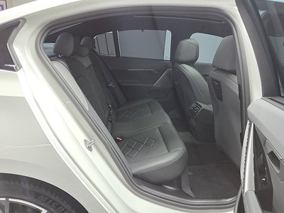 صورة مصغرة 15 لـ 2025 BMW 5 SERIES