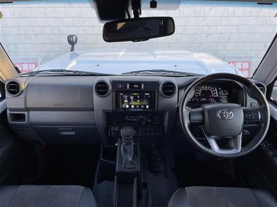 TOYOTA LAND CRUISER 70 - 3