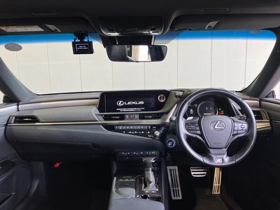 صورة 9 لـ 2020 Lexus ES