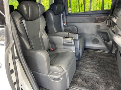 2025 Toyota ALPHARD — фото 10