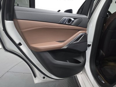 2022 BMW X6 — миниатюра 15