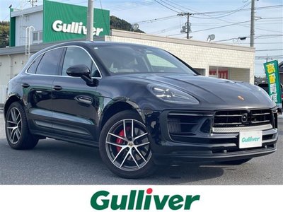 PORSCHE MACAN - 1
