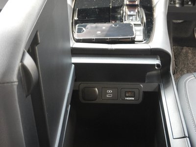 صورة 23 لـ 2025 Toyota ALPHARD