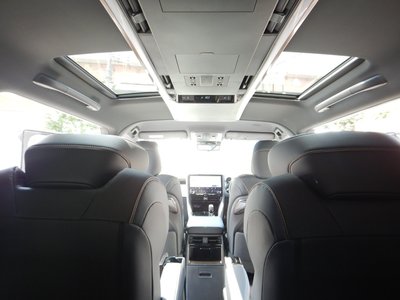 صورة 9 لـ 2025 Toyota ALPHARD